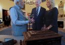 PM मोदी ने अमेरिकी राष्ट्रपति और उनकी पत्नी को सौंपे विशेष उपहार