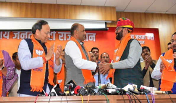 कांग्रेस विधायक मालवीय भाजपा में शामिल