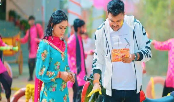 नवरत्न पांडेय और अंजली पांडेय का होली गीत होलिया में डोलिया चढ़ी जात बाड़ू रिलीज