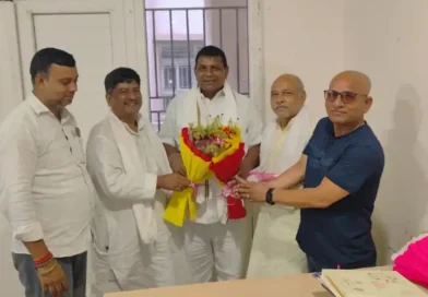 राजद जिलाध्यक्ष बनने पर पूर्व विधायक उदय मांझी ने दीनानाथ सिंह को दी बधाई