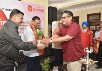 तीनों अखिल भारतीय सेवाओं की सहभागिता से आयोजित रक्तदान शिविर में उमड़ा उत्साह, 207 लोगों ने किया रक्तदान