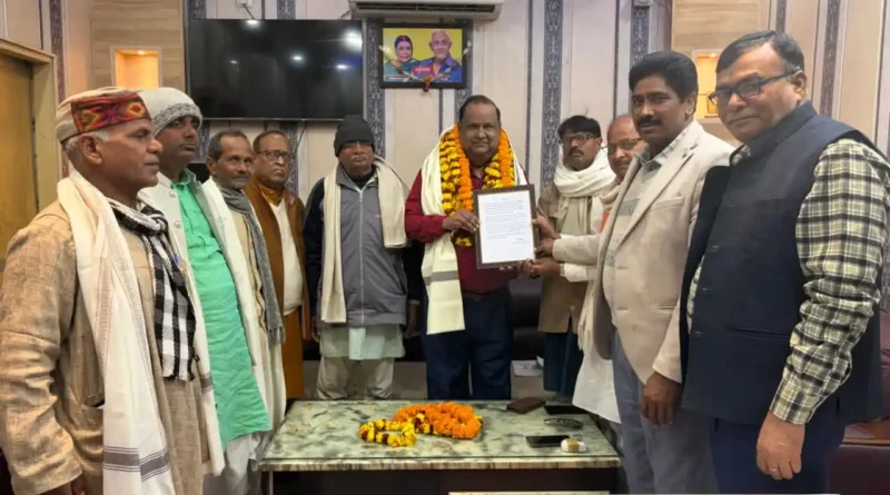 लोक समिति ने वरिष्ठ पत्रकार-संपादक कमल किशोर का किया अभिनंदन