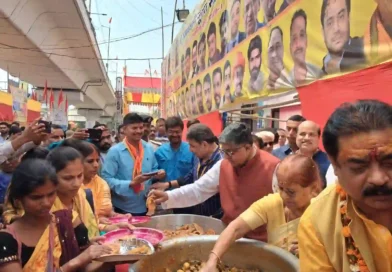 न्यू मार्केट व्यवसायिक संघ के महाभंडारा में हजारों श्रद्धालुओं ने किया प्रसाद ग्रहण