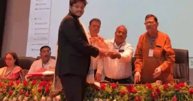 राजकीय आयुर्वेद महाविद्यालय, पटना के शताब्दी समारोह में क्यूरा को 26 वर्षों की सेवा के लिए किया गया सम्मानित