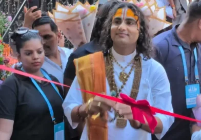 श्री अनिरुद्धाचार्य जी महाराज ने किया बाकरगंज में हनी ज्वेलरी का भव्य शुभारंभ